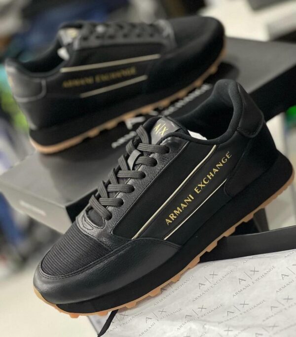 ARMANI EXCHANGE NEGRO-DORADO