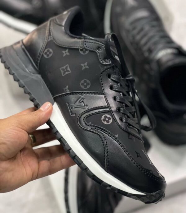 LOUIS VUITTON RUN AWAY NEGRO-BLANCO