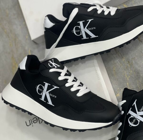 CALVIN KLEIN NEGRO-BLANCO